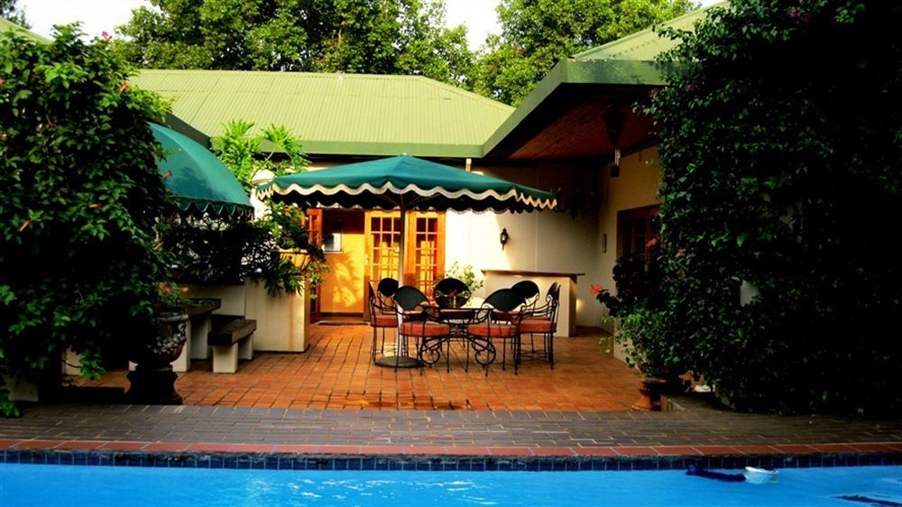 Village Green Guest House Randburg Exterior photo